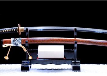 Long Sword Vũ Khí Tầm Xa Đầy Sức Mạnh Trong Game Hành Động