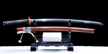 Long Sword Vũ Khí Tầm Xa Đầy Sức Mạnh Trong Game Hành Động